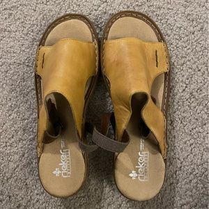 Women’s size 8 (EU 39) Rieker anti stress sandals